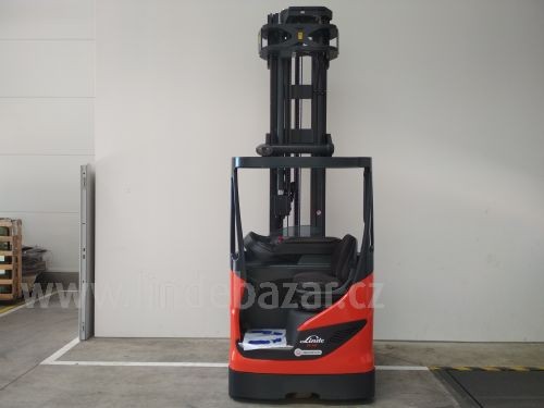 Regálový zakladač s elektrickým pohonem