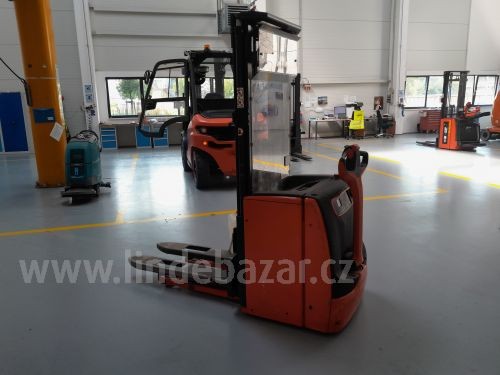 Ručně vedený vysokozdvižný vozík l 14