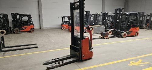 Ručně vedený vysokozdvižný vozík s elektrickým pohonem L 12